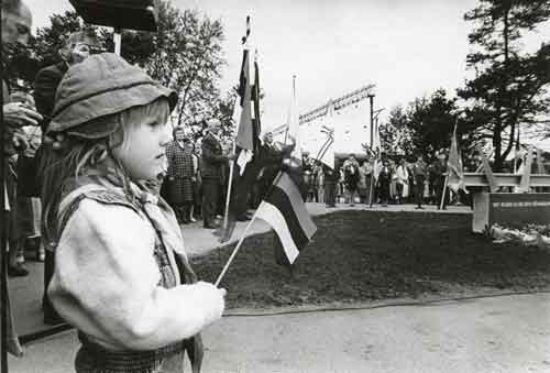 kesäkuun 1941 kyyditysten muistopäivän juhla Nômmen rautatieasemalla
