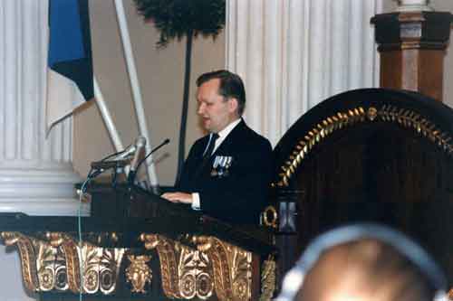 Osmo Salo puhumassa