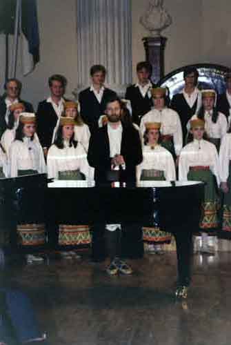 Kuoro esiintyy