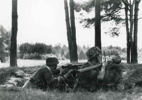 Panssarinyrkki asemassa (jr 200)