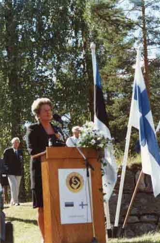 Riitta Uosukainen puhuu