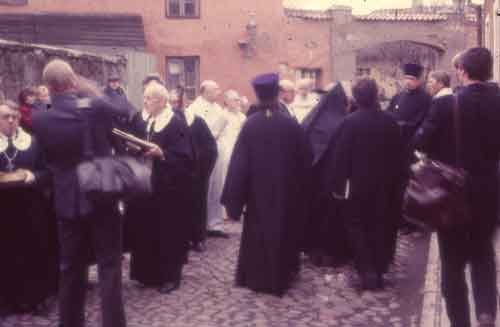 pappeja kadulla