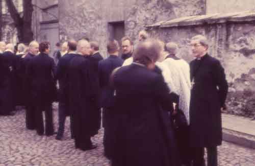 pappeja kadulla