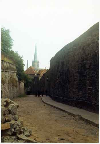 Pikk-jalg -katu, Tallinna