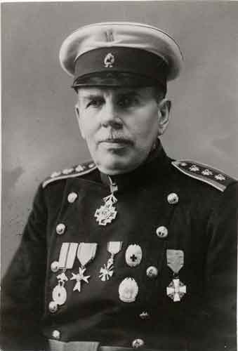Oskar Rütli univormussa
