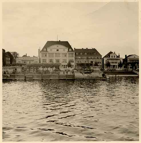 taloja rannassa