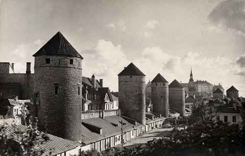 Tornien aukio (Tornide väljak), Tallinna