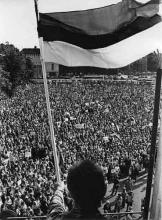 Mielenosoitus Neuvostoliiton vallankaappausyrityksen aikaan elokuussa 1991