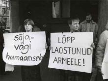 mielenosoittajat vastustavat asepalvelusta puna-armeijassa