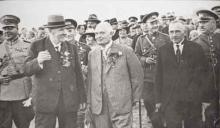 Pehr Evind Svinhufvud Konstantin Päts, Pätsin takana Johan Laidoner 