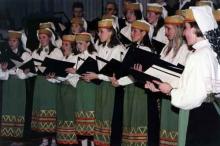 kuoro esiintyy
