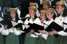 kuoro esiintyy