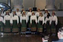 kuoro esiintyy