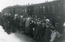 Porin seudun vapaaehtoisia Porin asemalla lähdössä Viroon talvella 1918–1919
