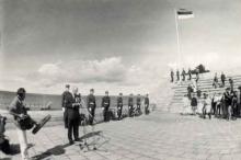 Lennart Meri puhumassa