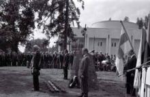JR 200:n muistomerkin paljastus