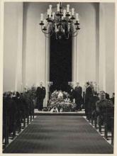Ida Schwalbe laskee kukkia