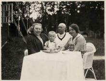 istuskelua ulkosalla