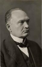 Konstantin Päts ja Pehr  Evind Svinhufvud, takana kenraali Johan Laidoner